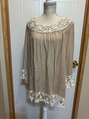 Cal Style Sz L Boho Lace-Trim Tunic Top in Beige NWT😊😊